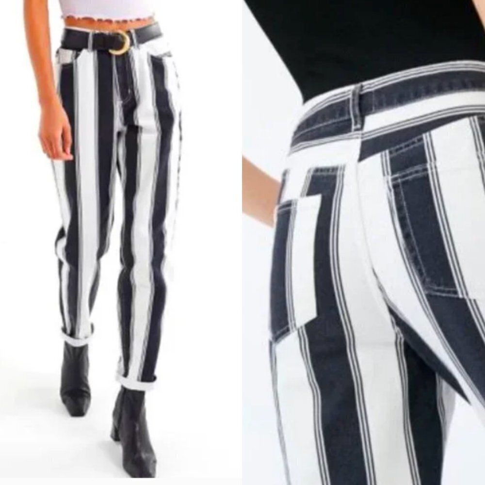 🦋 URBAN OUTFITTERS BDG Black White Stripe Crop Mom Jeans 25 Beetlejuice Casual